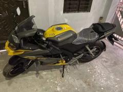 YAMAHA R15 V3